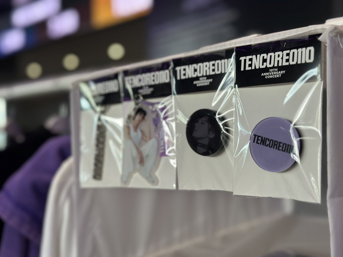 tenthsound's tweet photo. พี่ๆ 10vely ถึงแล้วอย่าลืมมาซื้อ Official Merchandise หรือใคร Pre-Order ไว้ อย่าลืมเตรียมเอกสารมาให้พร้อมแล้วรับน้องล์กับบ้านกันน้า💜🫶🏻

#TENCORE0110Concert_Day2
#TENCORE0110_Merchandise
#TENCORE0110iscalling #TENCORE0110Concert 
#10YearsWithTEN https://t.co/1NSs5xNekU