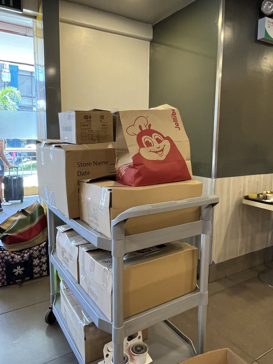 Bloom_Lingkod's tweet photo. BINI-tiative: Chapter 1

The first step of our  journey has now begun. 🌸 Thank you for assisting us! @Jollibee https://t.co/7pOA3yR76S
