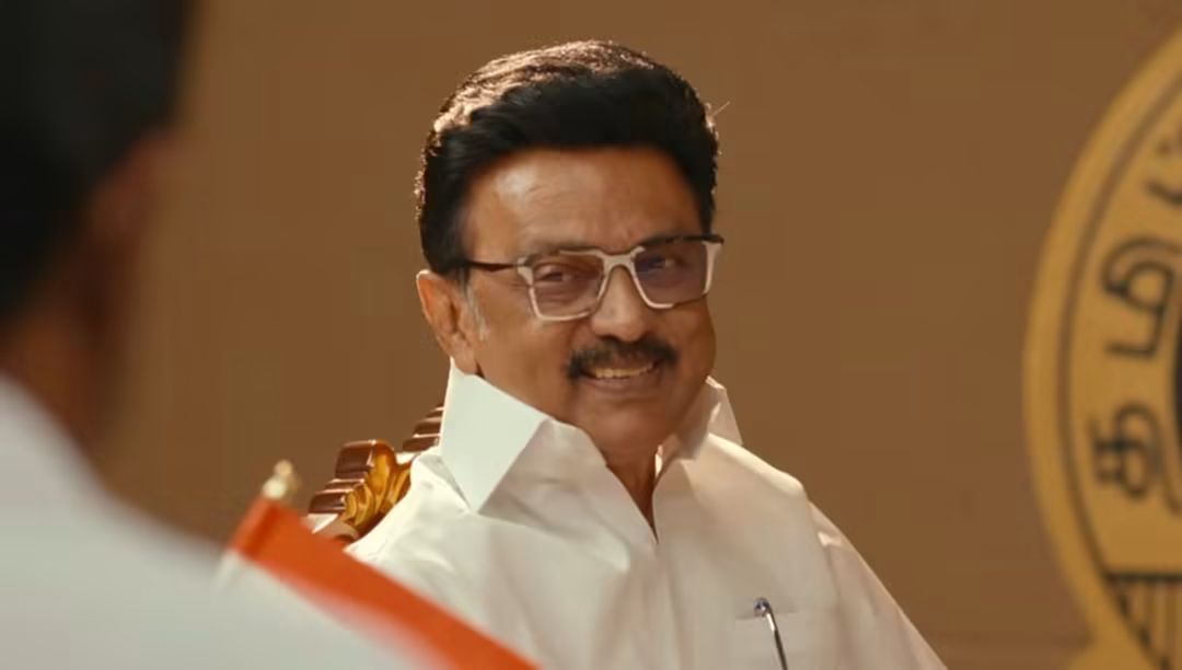 BaskarC29534542's tweet photo. "திமுகவின் முடிவு முக்கியம்" - ஐயூஎம்எல்

"திமுக பாஜகவுடன் சேரக்கூடாது" - காங்கிரஸ்

“திமுக மறுவரையறையை எதிர்க்க வேண்டும்“ - விசிக

ஊரை விட்டு கொடுக்குறதுக்கு நாங்க  என்ன ஊக்கையா?

வாரத்துக்கு வாரம் ஒரு பேச்சு பேசி கூட்டணி மாறுறவங்களுக்குலாம் கழகத்துக்கு பாடம் எடுக்க தகுதி இல்லை. https://t.co/HlBpAk7eIN