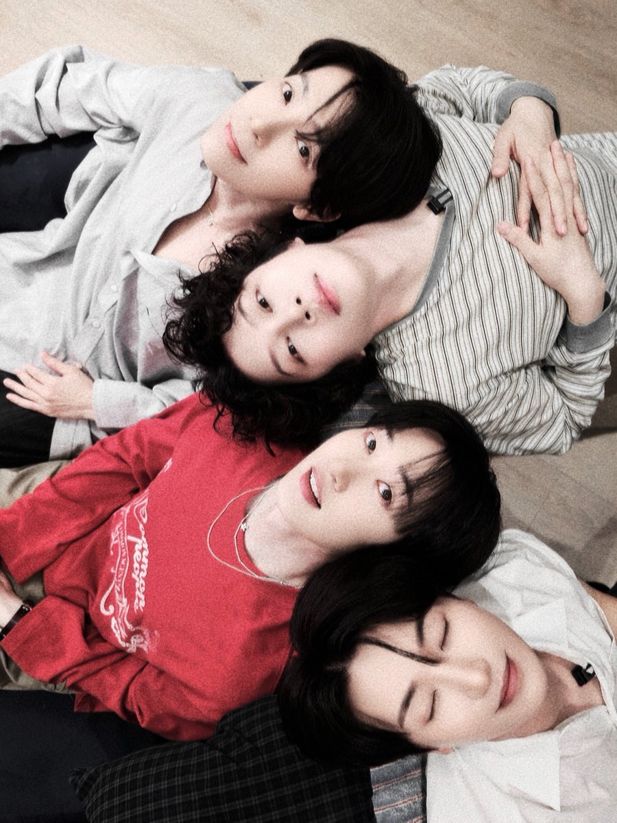TheLees_HyukHae's tweet photo. Ahhh, I love this photo so much. It's so cute!!! 😭😭 https://t.co/vqSebCKV5d