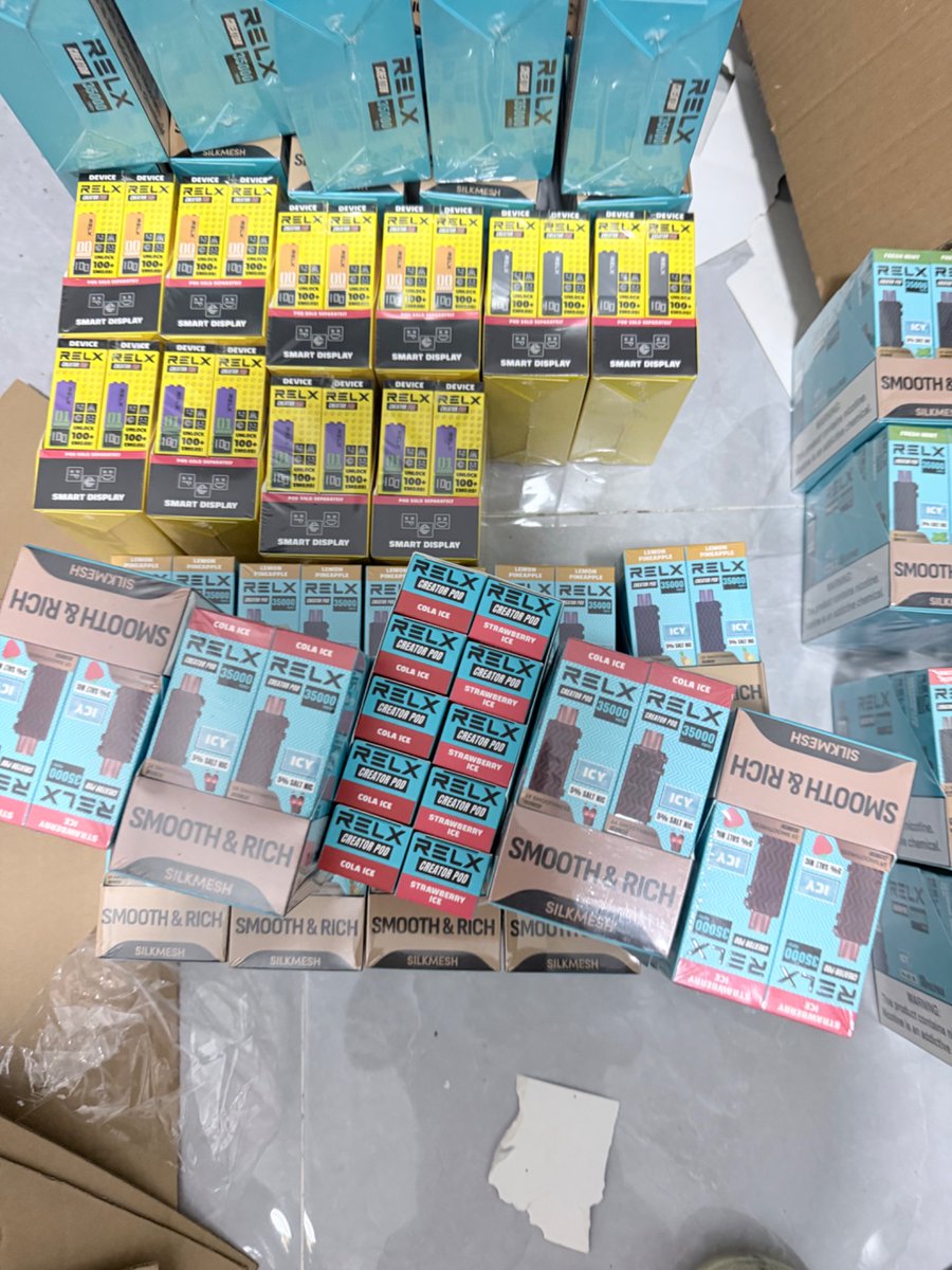 1wee31's tweet photo. Relx悦刻积木 最新到货
烟弹 35000 口 磁吸烟弹设计
绿豆 柠檬菠萝 可乐 草莓 西瓜茉莉 龙井 薄荷
新口味！
包邮

需要可➕wechat:Caiji1679
#烟弹 #relx #一次性电子烟 #电子烟 #雾化弹 #雾化杆 #雾化弹 #水果味烟弹  #悦刻4代 #悦刻原装弹 #原装烟弹 #雾化烟弹 #悦刻通配弹 #悦刻英文烟弹 #积木 https://t.co/ZtzUHRh3J9