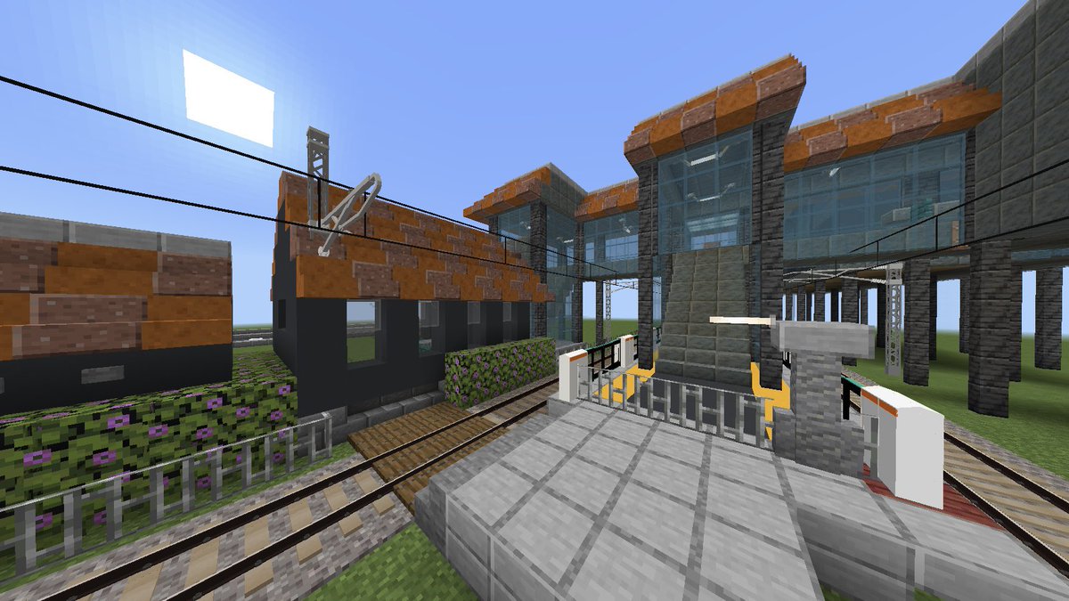TR_RAILWAY_SABA's tweet photo. 【📢お知らせ】

高萩電鉄盾山駅の東口駅舎の橋上化工事が完了しました。

(1.2枚目：完成後　3.4枚目：工事開始前)

#鉄道アドオン #mtc_ss #mtc_addon  
#高萩電鉄 #マイクラ建築 https://t.co/AC9KWkiQEP