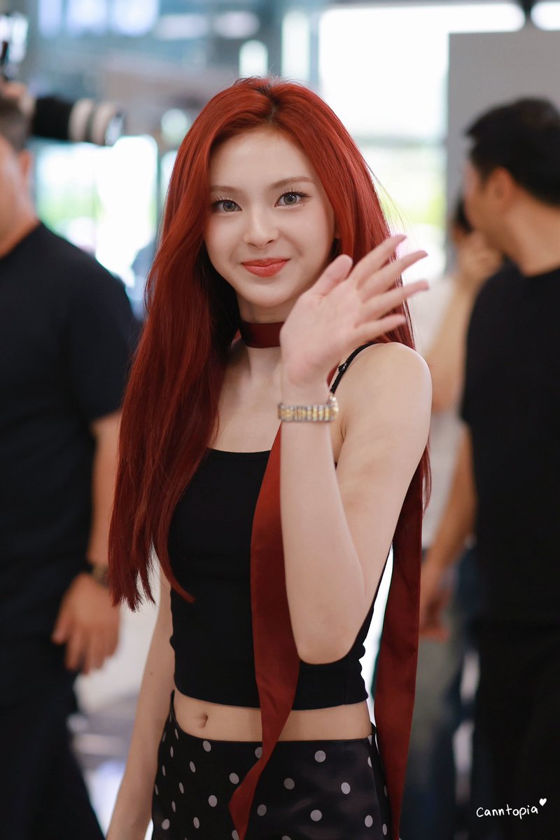 chiqiricha's tweet photo. And I will keep flexing my hair. 😂 https://t.co/GDu5hgtjK7