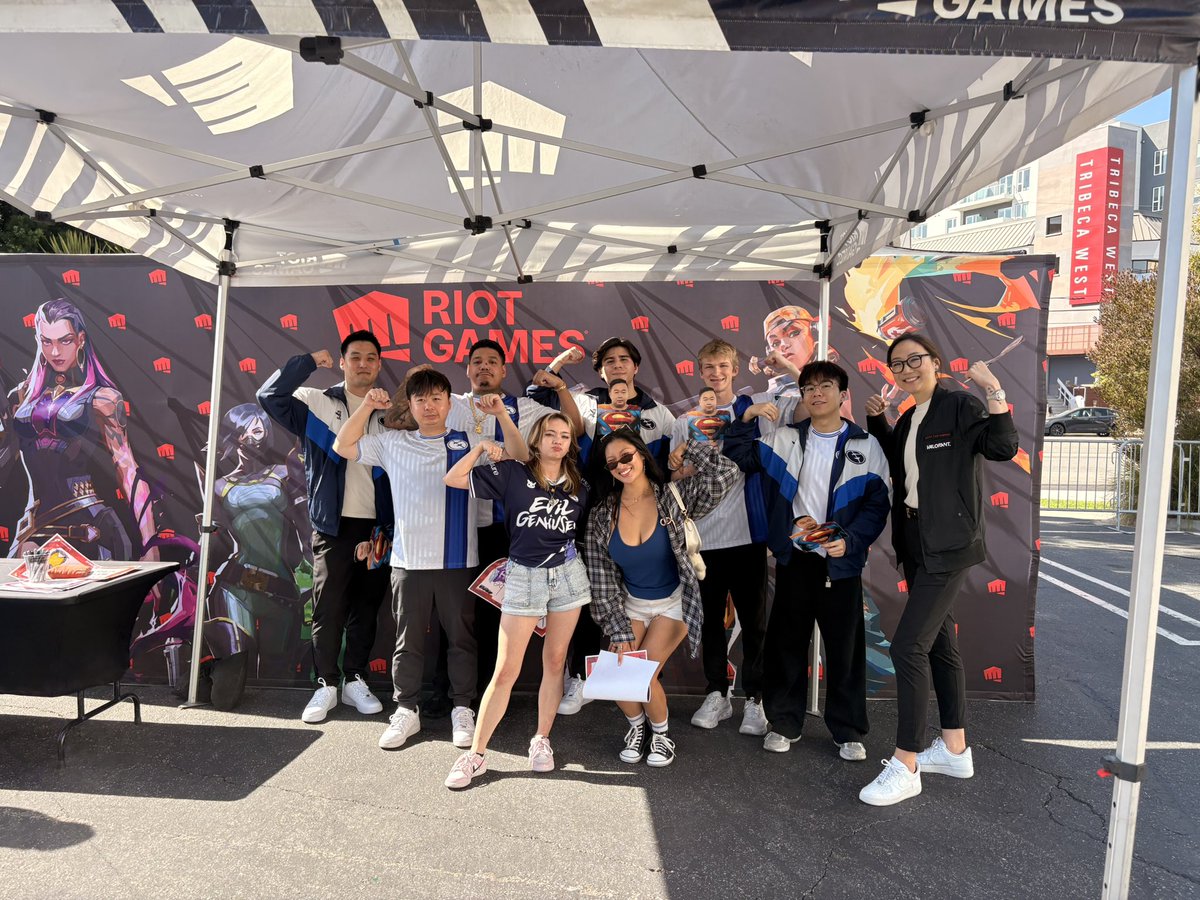 Jorkdans's tweet photo. EEEEPIC victory royale 

Shoutout @banhbaoval  and the rest of the team LETS GOOOOOOOO https://t.co/sfHWTTJoNC