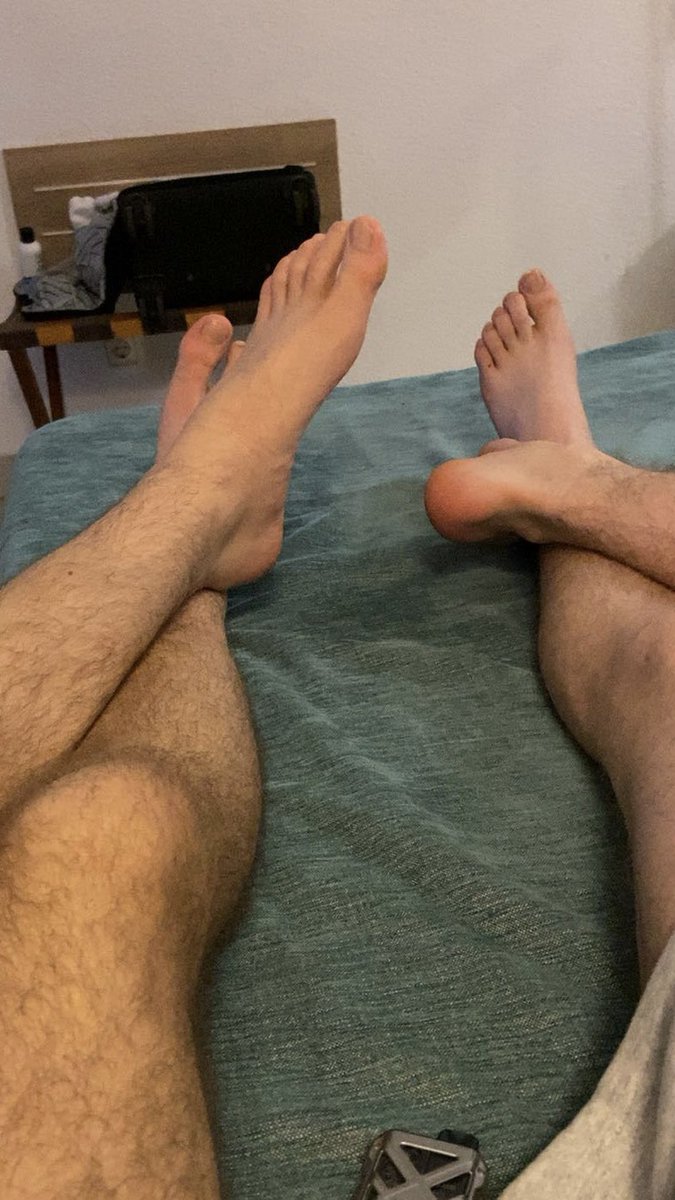 ElliotHugget's tweet photo. These feet are sweaty asf from this holiday heat 🥵
Who wants to see more from the trip?

#footfetish #feet #footworship #barefoot #holidayfeet #footcontent https://t.co/R3pN5zlCkt