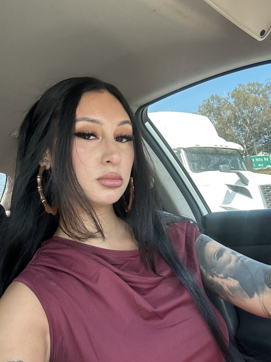 summerduzzit_'s tweet photo. beautiful classy lady!! https://t.co/eOeYb9Qpot