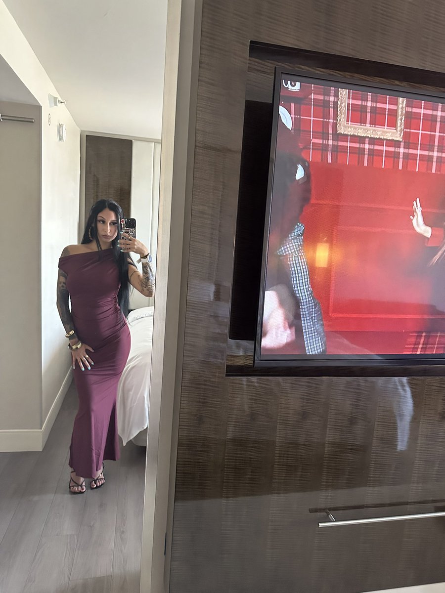 summerduzzit_'s tweet photo. beautiful classy lady!! https://t.co/eOeYb9Qpot