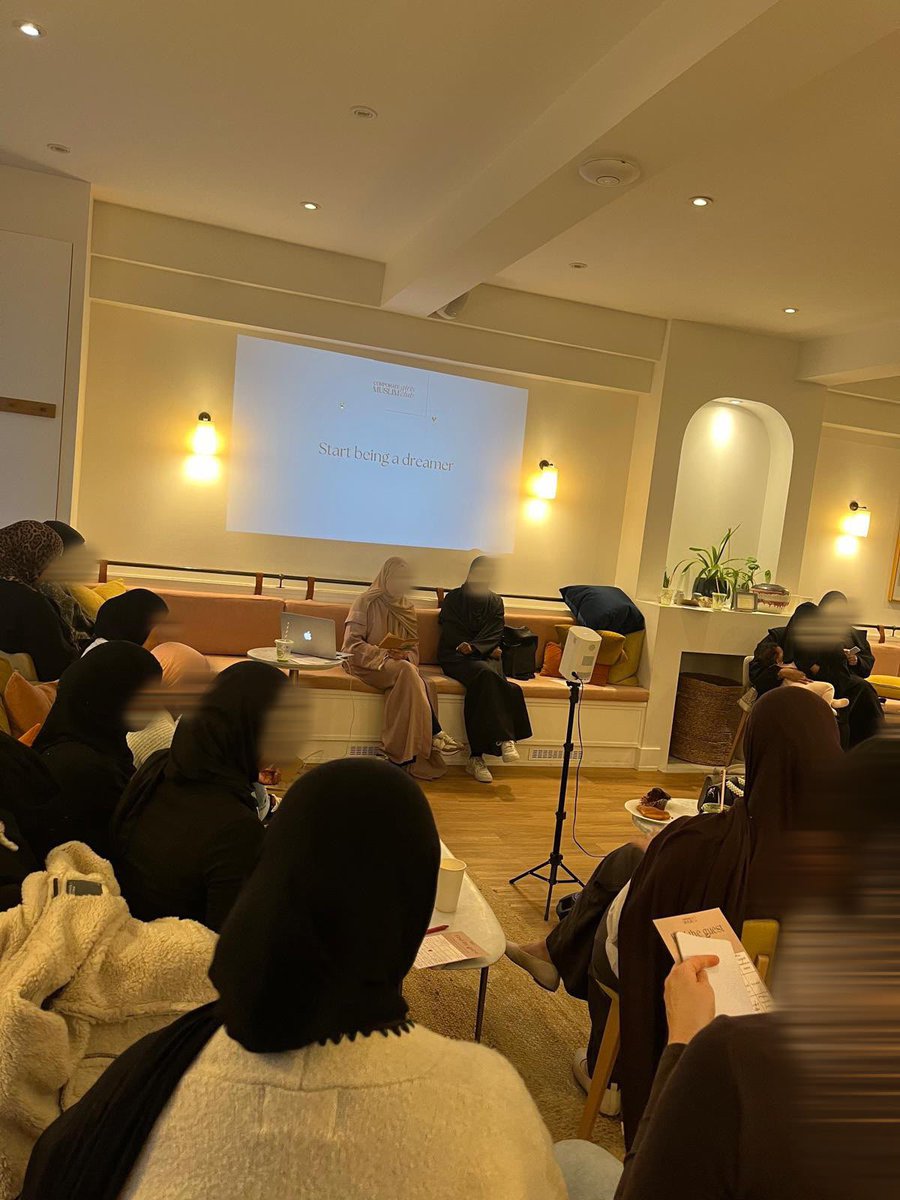 cmgirlsclub's tweet photo. Let me introduce you to Corporate Muslim Girls Club - the go to place for all Muslim women professionals. 

We do events that bring the sisters together in cute spaces without worrying about men https://t.co/V36D2IekV4