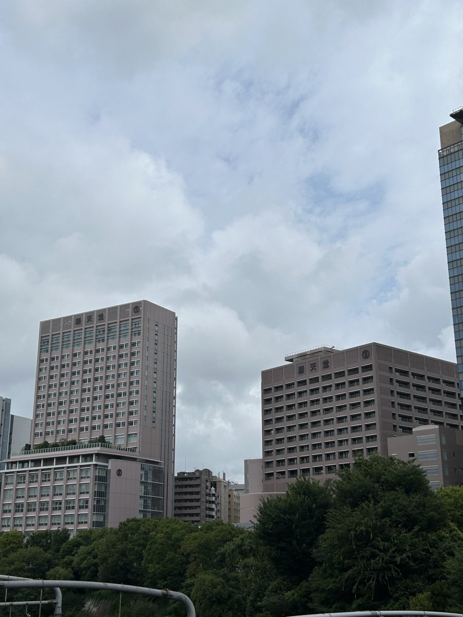 inter_sangyo's tweet photo. 本日は、日本健康教育学会に参加します。
今日も産業保健や健康経営の学びを深めたいと思います。

いつも、産業保健研究会(さんぽ会)でお世話になっている方々が事務局にて活動されており、久しぶりにリアルでお会いできた方も多くて、嬉しいです！
#産業保健　#健康経営　#さんぽ会 https://t.co/Uh1SHQTIzF