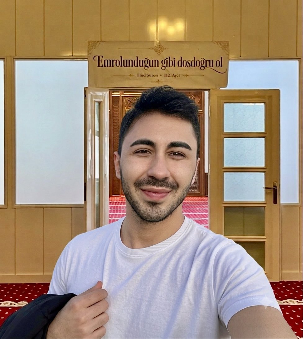 BGul92's tweet photo. “Emrolunduğun gibi dosdoğru ol.”

(Hûd Suresi, 112. Ayet) https://t.co/s21F2jpnht
