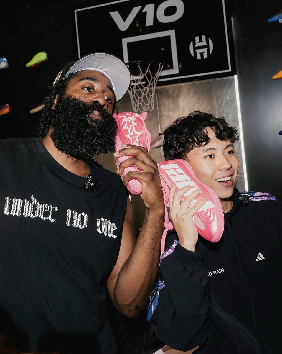 StreamersEra's tweet photo. Ray &amp; James Harden photos with the newly launched Adidas Harden V10 x RUEI collab 🔥 https://t.co/zGB5cGAyD2