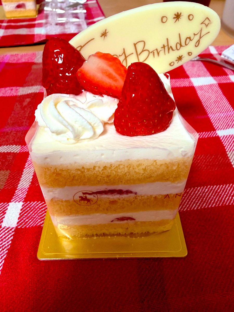 haco04070617's tweet photo. 今年はちっちゃいケーキ https://t.co/Ow4bw2n21K