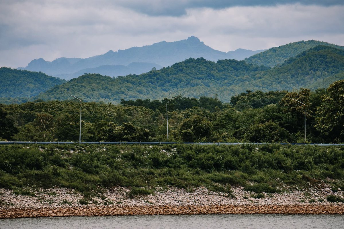 2i2dz63WFaoRywy's tweet photo. สวัสดี “ วั ��� ห ยุ ด ” ครับ 🌳🌳🏔️🏔️🏔️
ทุกวันนี้ตกหลุมรักแค่นี้ 🫶🏻🥰
อ่างเก็บน้ำแม่มาน จ.แพร่ วิวเขาสูงที่สลับซับซ้อนอลังการ ที่หาชมได้ยากมาก 🕊️🍃
#พื้นที่สีเขียวมันฮีลใจ💚 #Nature #Amezing https://t.co/TwJej4lsvk