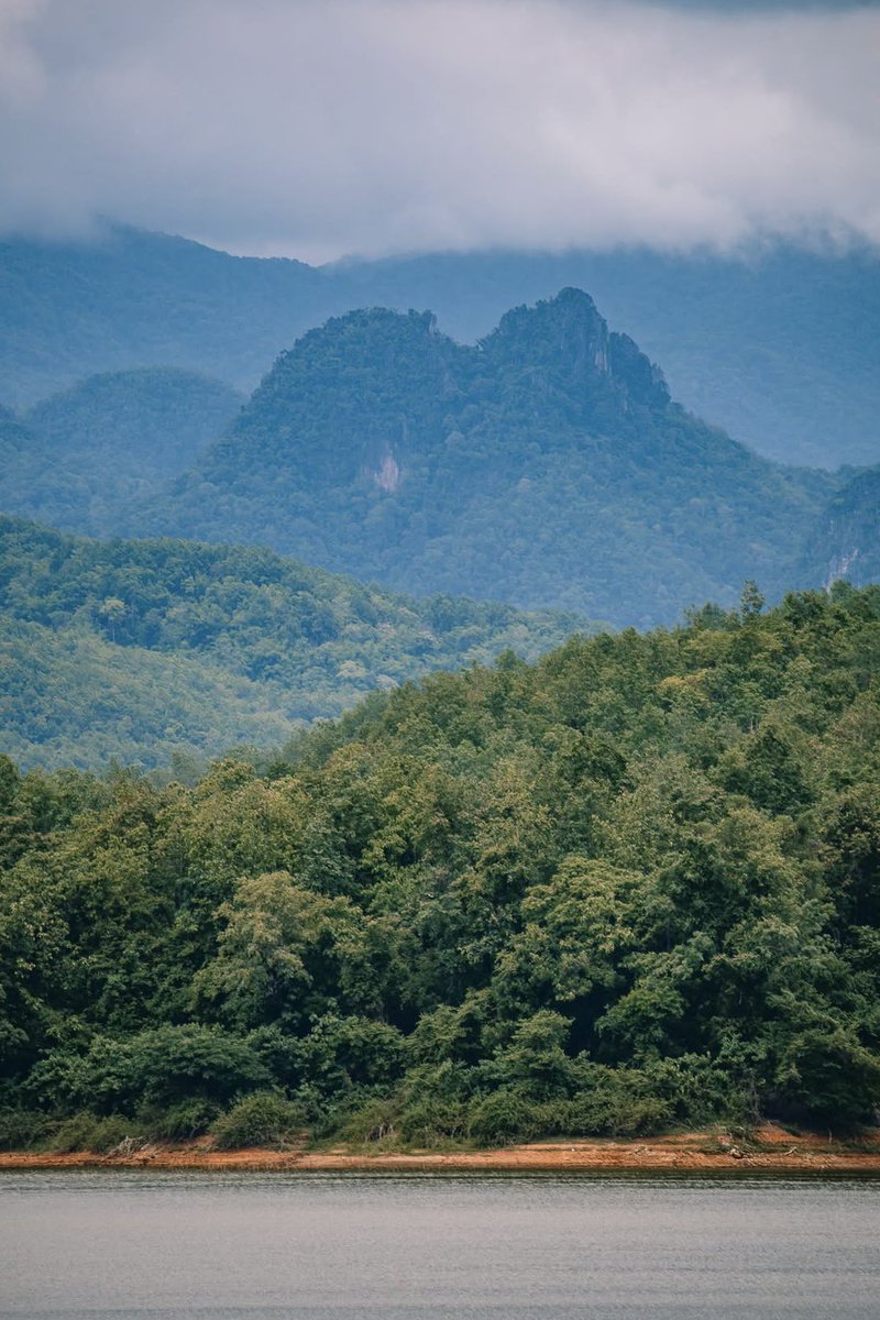 2i2dz63WFaoRywy's tweet photo. สวัสดี “ วั ��� ห ยุ ด ” ครับ 🌳🌳🏔️🏔️🏔️
ทุกวันนี้ตกหลุมรักแค่นี้ 🫶🏻🥰
อ่างเก็บน้ำแม่มาน จ.แพร่ วิวเขาสูงที่สลับซับซ้อนอลังการ ที่หาชมได้ยากมาก 🕊️🍃
#พื้นที่สีเขียวมันฮีลใจ💚 #Nature #Amezing https://t.co/TwJej4lsvk