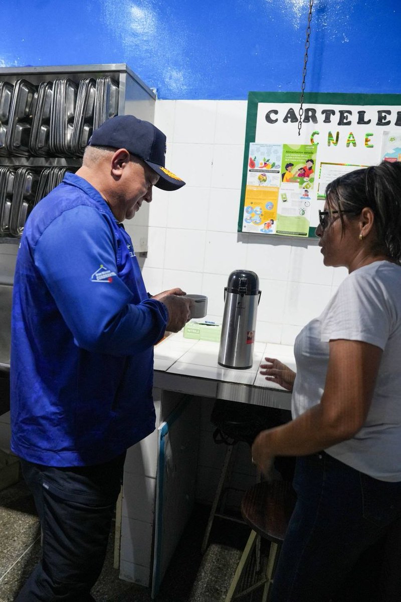 ConElMazoDando's tweet photo. #UnidosPorVenezuela | Este viernes 17 de julio, el vicepresidente sectorial de Política, Seguridad Ciudadana y Paz, Diosdado Cabello Rondón, realizó una inspección en el Campamento Transitorio Martin Luther King, ubicado en el sector Los Ángeles, parroquia Naiguatá, estado La Guaira.

De momento, todavía no han sido trasladadas las familias que serán alojadas de manera transitoria en este espacio. Durante la inspección, el ministro del Poder Popular para las Relaciones Interiores, Justicia y Paz, verificó la adecuación y el equipamiento del campamento para brindar una atención integral en el ámbito de la salud de alimentos, entre otras. 

El campamento ofrece dormitorios, atención médica para las familias y áreas recreativas para niños y adolescentes. 

La jornada cuenta con la participación líderes comunitarios, la Fuerza Armada Nacional Bolivariana (FANB), Protección Civil y Cuerpos de Seguridad, quienes brindan apoyo en las labores de contingencia.

@dcabellor