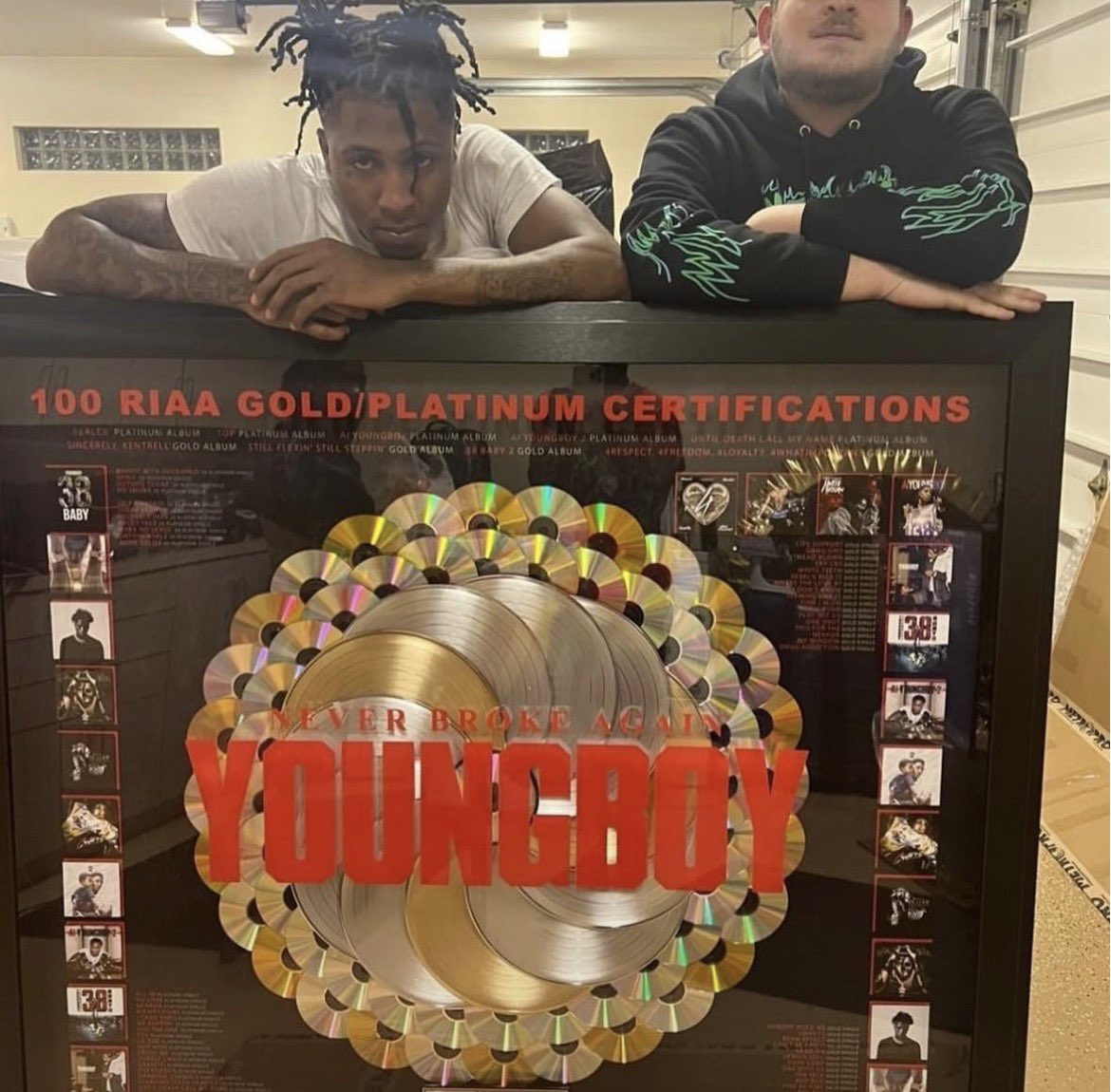 YoungBoyVault38's tweet photo. Youngboy at 22 vs Durk what more I needa say 😂😂 https://t.co/yvjtQNW1sK