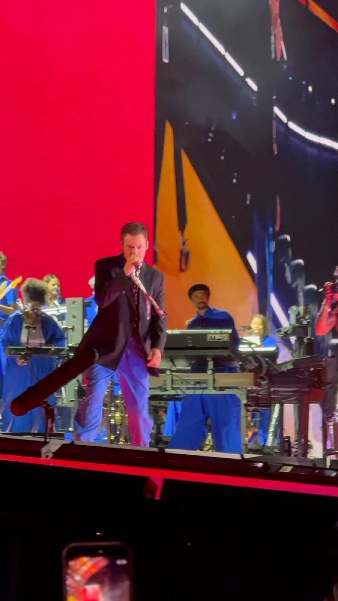 hstbrasil's tweet photo. 🚨 É REAL! Harry Styles acaba de subir ao palco para o primeiro show da “Together, Together Tour” no Brasil. https://t.co/eM8fif5TFn