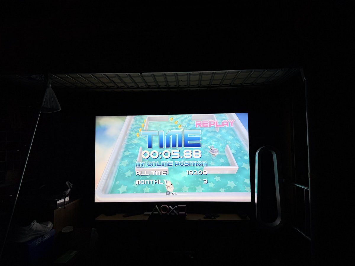 Simply_Naomiii's tweet photo. A movie watching, and gaming kind of night. With @CallMeSNAKE_ https://t.co/PRHmWJ2bzY