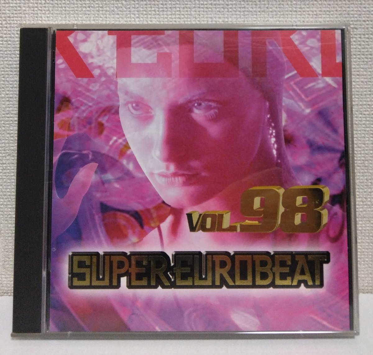Eurobeat_bot's tweet photo. Super Eurobeat Vol.98
AVCD 10098（1999/5/26）
vol.98はanniversary、i'm a superstar、because i need you、dancing everybody、play with the numbersなどa.beatが目立ってる気がします。history of sebは3レーベルの哀愁ソングが多いイメージです https://t.co/KEUcEKPg88