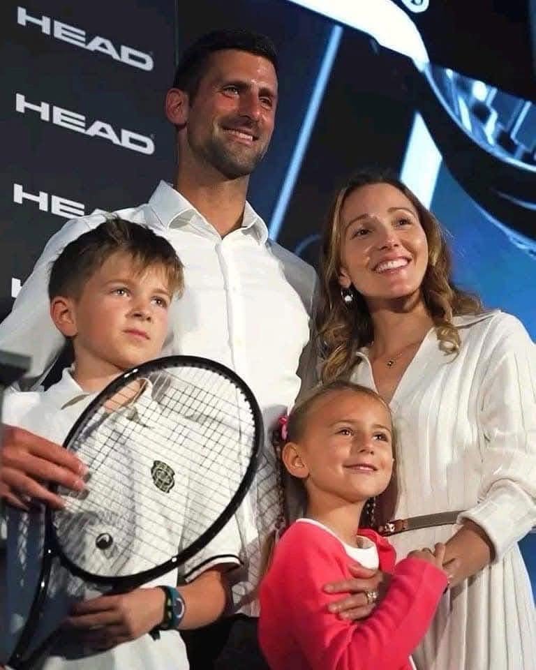 DjokovicFan_'s tweet photo. Novak Djokovic with his family 😍 https://t.co/H2DTB0hF49