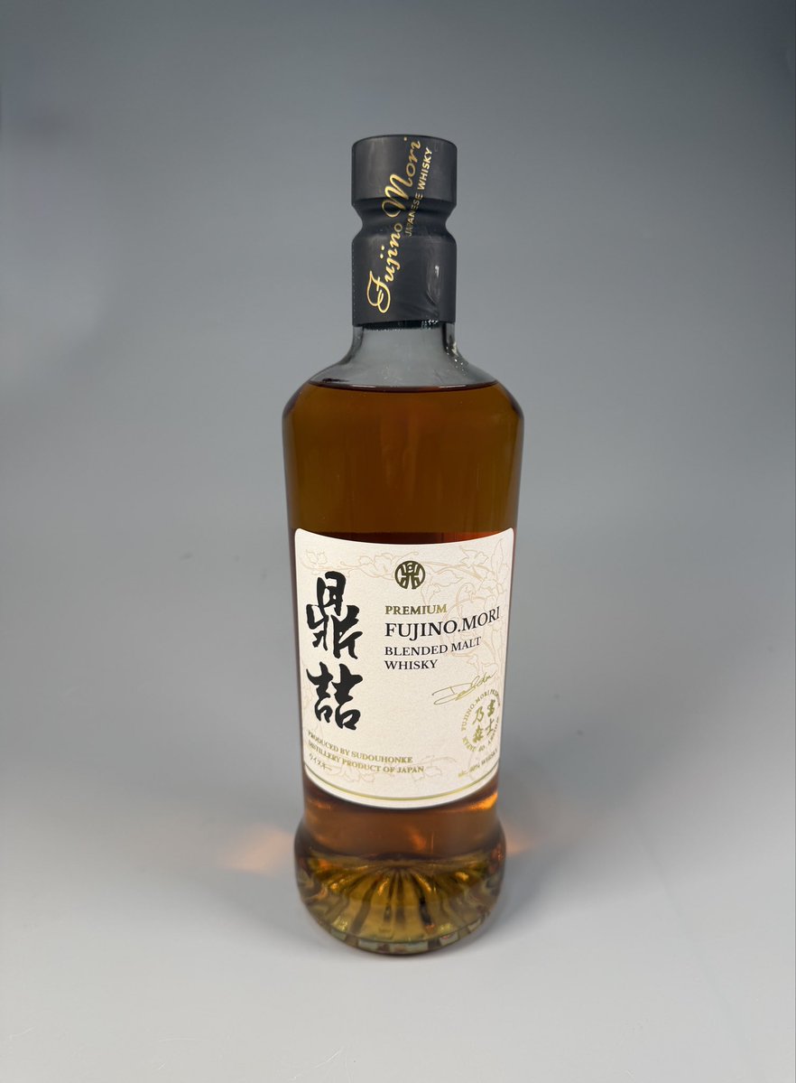 FreireWang's tweet photo. 全球限量200瓶

價值的訴求在限量也在他們的視野，拆解瓶身上的文字，「鼎，協力互助，高舉的『目』是洞見未來，共享共好。喆，吉事成雙，共創雙贏，是智慧，是灼見，有理有則。」

輕啜一口威士忌，邀你一起「鼎力相成，共贏喆學」。
#鼎喆國際商務法律事務所
#DanielBrothers #富士乃森 https://t.co/besc83SaUv