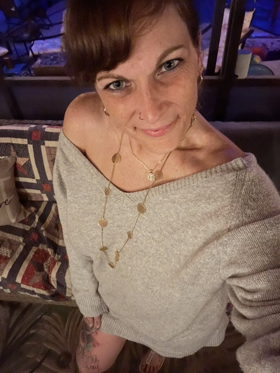 thismouththo420's tweet photo. Pretty sure I saw a post asking for ladies with nose rings and tatts to drop pics bc they think we’re hot. Saw nothing but negative comments and trashing women of that description. 
Please drop your pics below of your fine self! 🤳👀👇🏻 And, in honor of that complete and utter BS, I’m gonna go first and for those who don’t like it can scroll on along and not even look at the beauties in the comment section😜🖕🏻

Hiya Beautiful👋🏻🤗
Nose ring ✅ Tattoos ✅