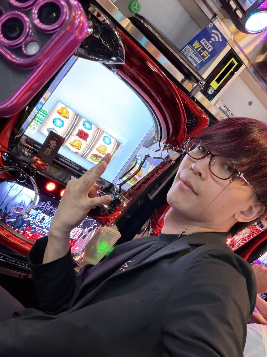 bakapachi_CEO's tweet photo. 僕は喰種にいます！
いつでもお声かけください✨️

SAO🈵
喰種🈵
ヴァルヴレイヴ2残り1台
ヴァルヴレイヴ残り1台

御守り配ってます☺️

 #バカぱち  #PR #キング観光サウザンド今池2号店 https://t.co/KYRz9oiJoK