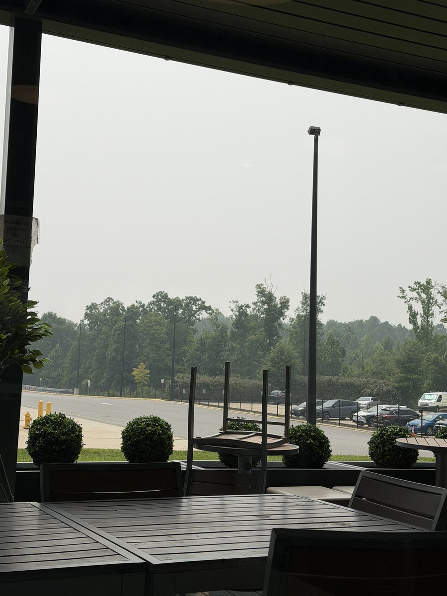 Ami_Elizabeth95's tweet photo. The photos don’t do it justice but today has been very hazy 😶‍🌫️ also the smell is similar to that of a new oven pan with the heat turned on high 😷 this British mind cannot comprehend how far smoke can travel 😵‍💫🤯 
#CanadianWildfires https://t.co/m7SBLxQ2lD