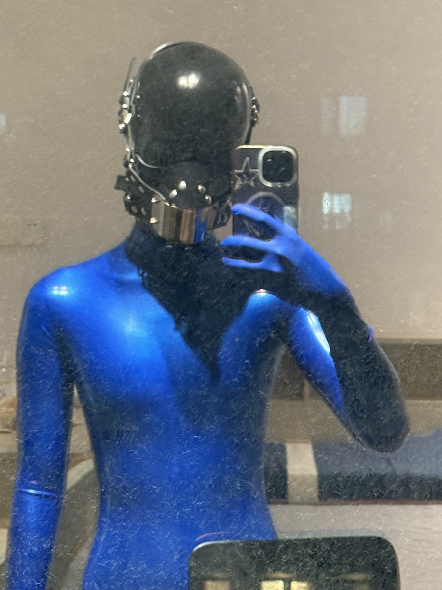 Qingyuu11's tweet photo. 🔵🔵Ⓜ️
是新的蓝色胶衣！
＞𐋣＜
#rubber 
#Zentai
 #m
#latex https://t.co/saZz7pIarm