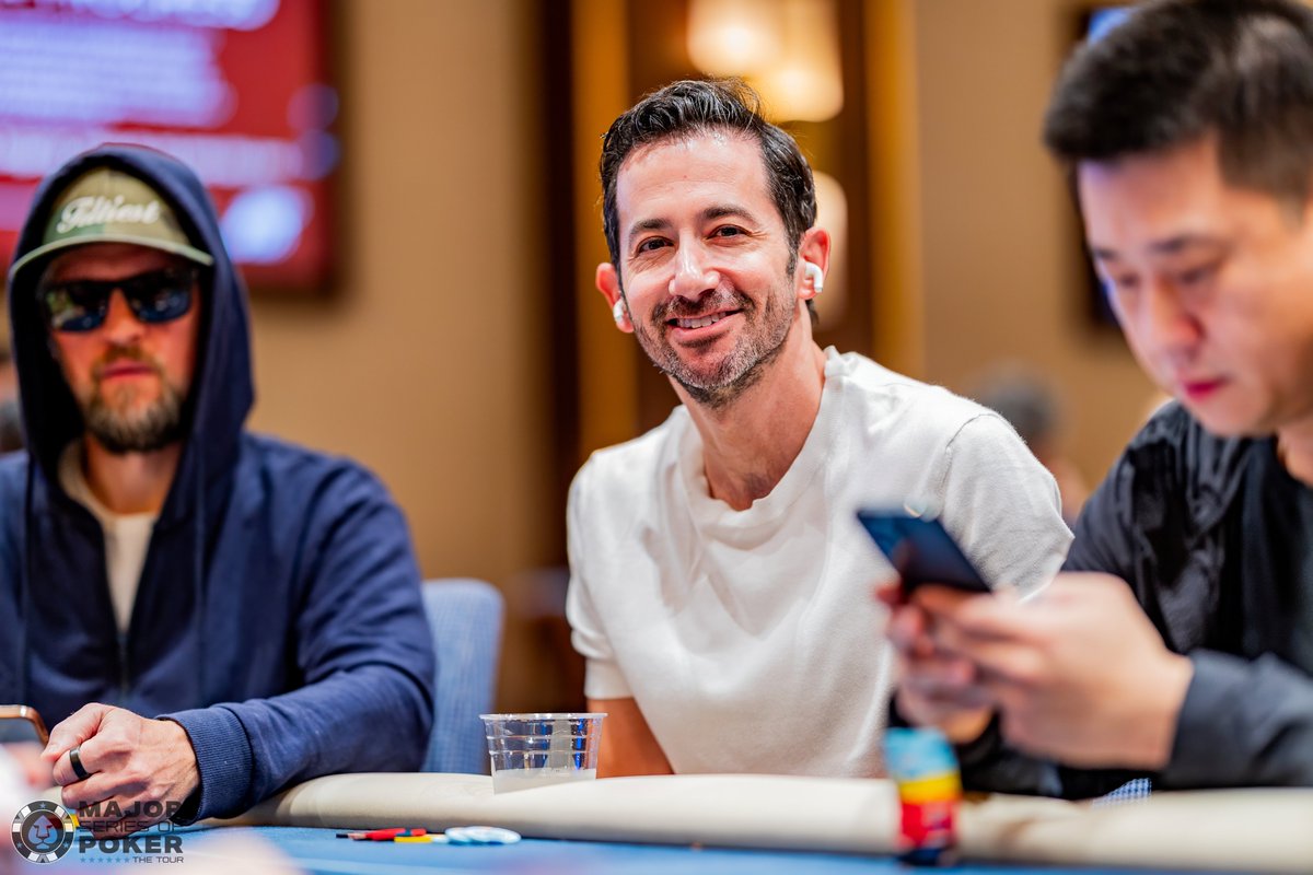 jessbeckpoker's tweet photo. Making my debut here at the @VenetianPoker today and run into this fella - the grind never stops haha 😜

GL @jeffplatt 🥳 https://t.co/AmbEi3S3T0