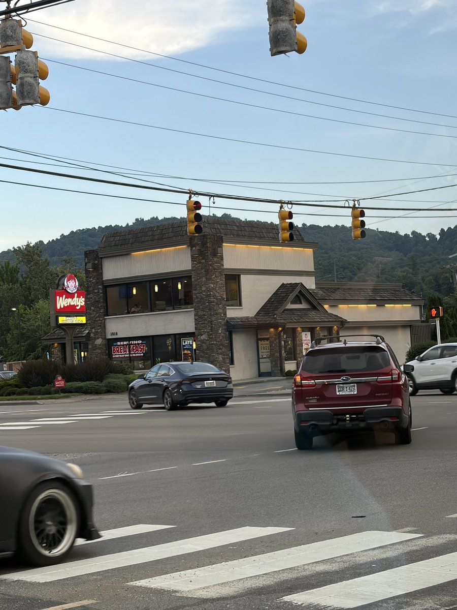 SoldierKebi's tweet photo. I’m at tha Wendy’s wit two floors. You can’t fw me pussy #richshit #rickowens https://t.co/P0cptwqWmz