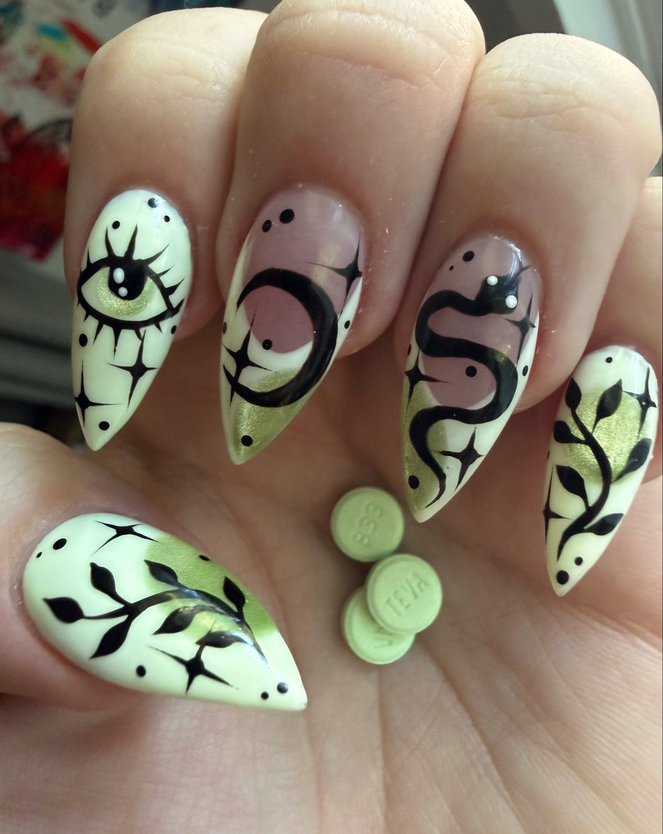 RicoMauve's tweet photo. Omg not the new set matching my kpins 💅 https://t.co/HmViV0Yhhm