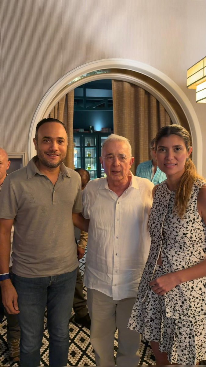 DavidEJaimes's tweet photo. @AndresDlaHozR No más preguntas señor juez. https://t.co/4Ccl59xdqC