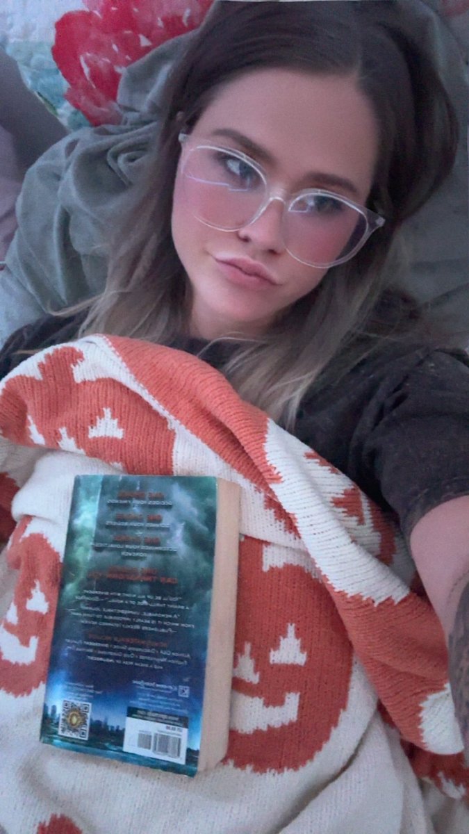 sydneybrmm's tweet photo. feeling worthless, someone DM me something off the wall to cheer me up. https://t.co/krn5yMSgve