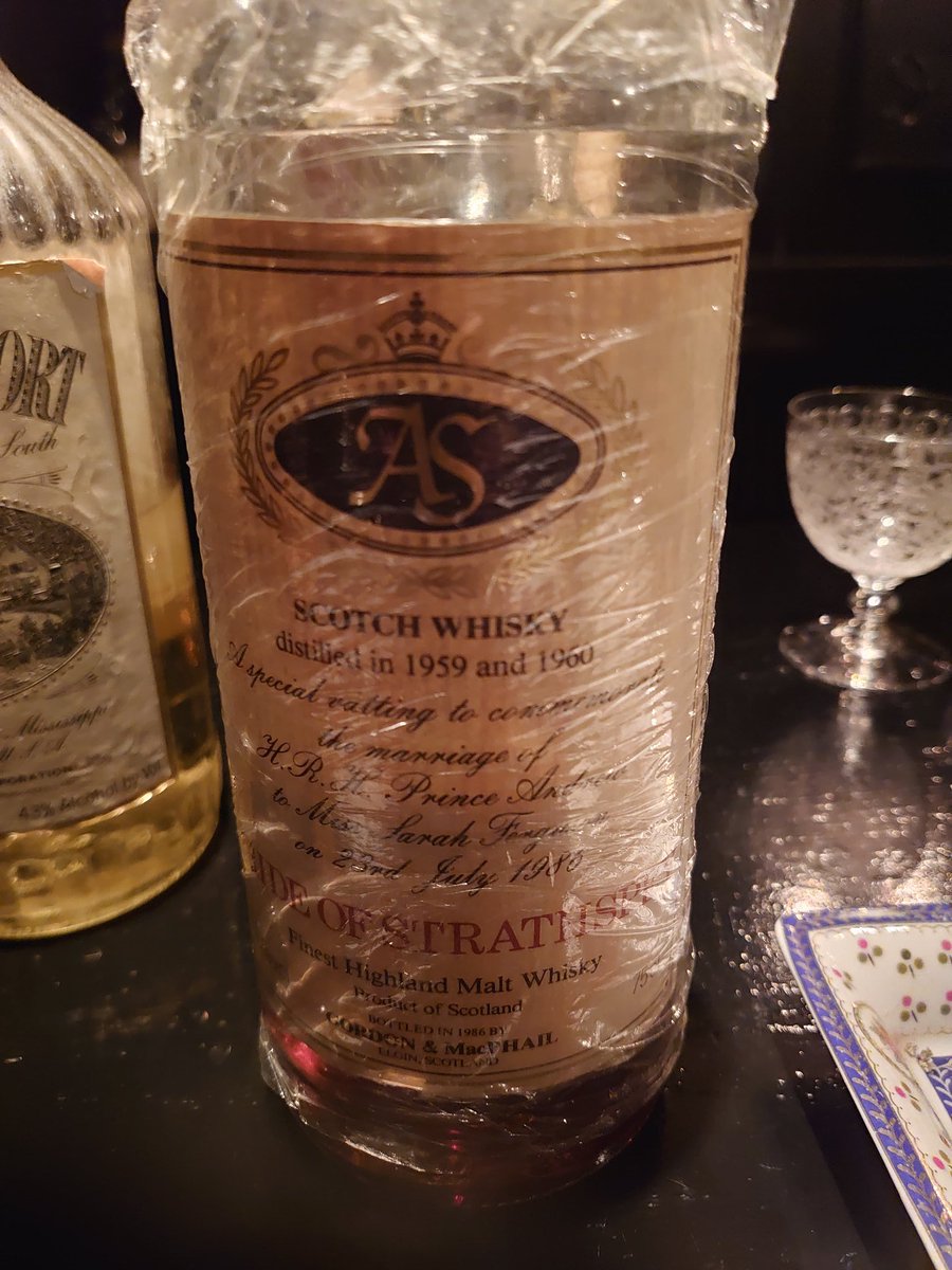 toraigoidexia's tweet photo. たまには、バー飲みの写真も！
プライド・オブ・ストラススペイ 1959 &amp; 1960　瓶詰めは1986年
ロイヤルウェディングではなくアンドリュー王子とセーラ・ファーガソン夫人の結婚記念ボトル
やっぱりオールドシェリーはgood
#ウイスキー #グレンスペイ #GM #プライドオブストラススペイ https://t.co/QxXB1xSp7v