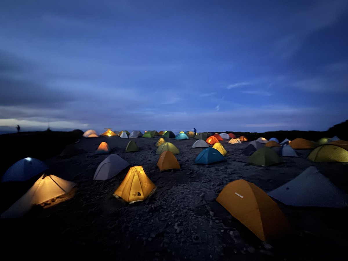 22zmoo's tweet photo. 晴れてたら山に篭る⛺️予定の三連休
☔️ですね。断念。
平日あんなに天気いいのに😂

今年は何回行けるかな⛰️

↓202507@山頂テント泊 https://t.co/jM5zNFeO6F