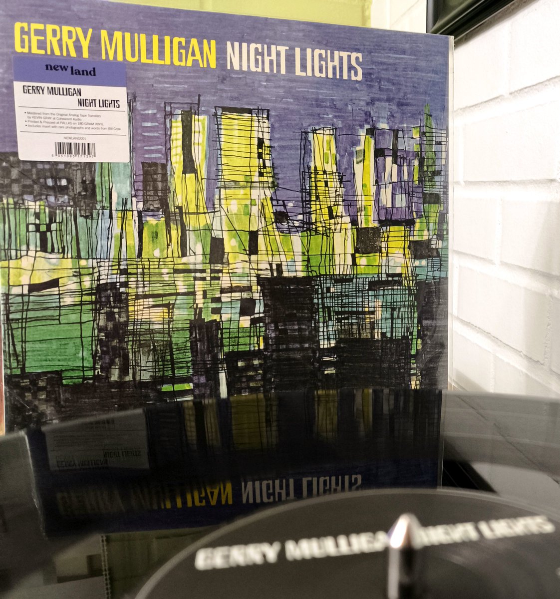 dgaticav's tweet photo. Sonando!!! 🎷🎶🎼 #NightLights #GerryMulligan #ArtFarmer #JimHall #BillCrow #DaveBailey #BobBrookmeyer @elanarca @Fer_BakyDan @dbustamante1 @JazzCfree la definición de un disco nocturno, la versión de "In The Wee Small Hours Of The Morning" es de otro planeta. https://t.co/mLoRi6mtWf