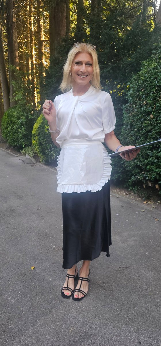 ChateauFemme's tweet photo. Oh another shy maid.....wonder who this is? https://t.co/bnEqoKr1QQ