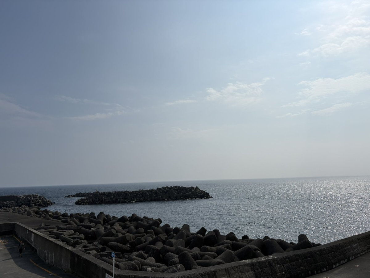 rb_kli's tweet photo. 元町港から出航！
着席したらすぐに寝てしまって、起きたら竹芝🚢
あっという間だった😊 https://t.co/jHzlWF4hD0