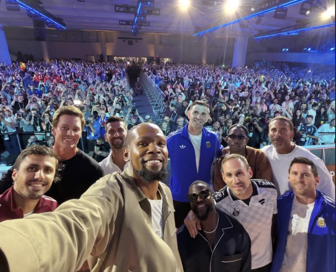 Stunna999_'s tweet photo. Kevin Durant with Messi, Rodri, Djokovic, Tom Brady , Travis Scott, Kevin Hart , Emi, and Rio Ferdinand 🔥🐐

The ⭐️ are out  !! https://t.co/lduYzuxiwA