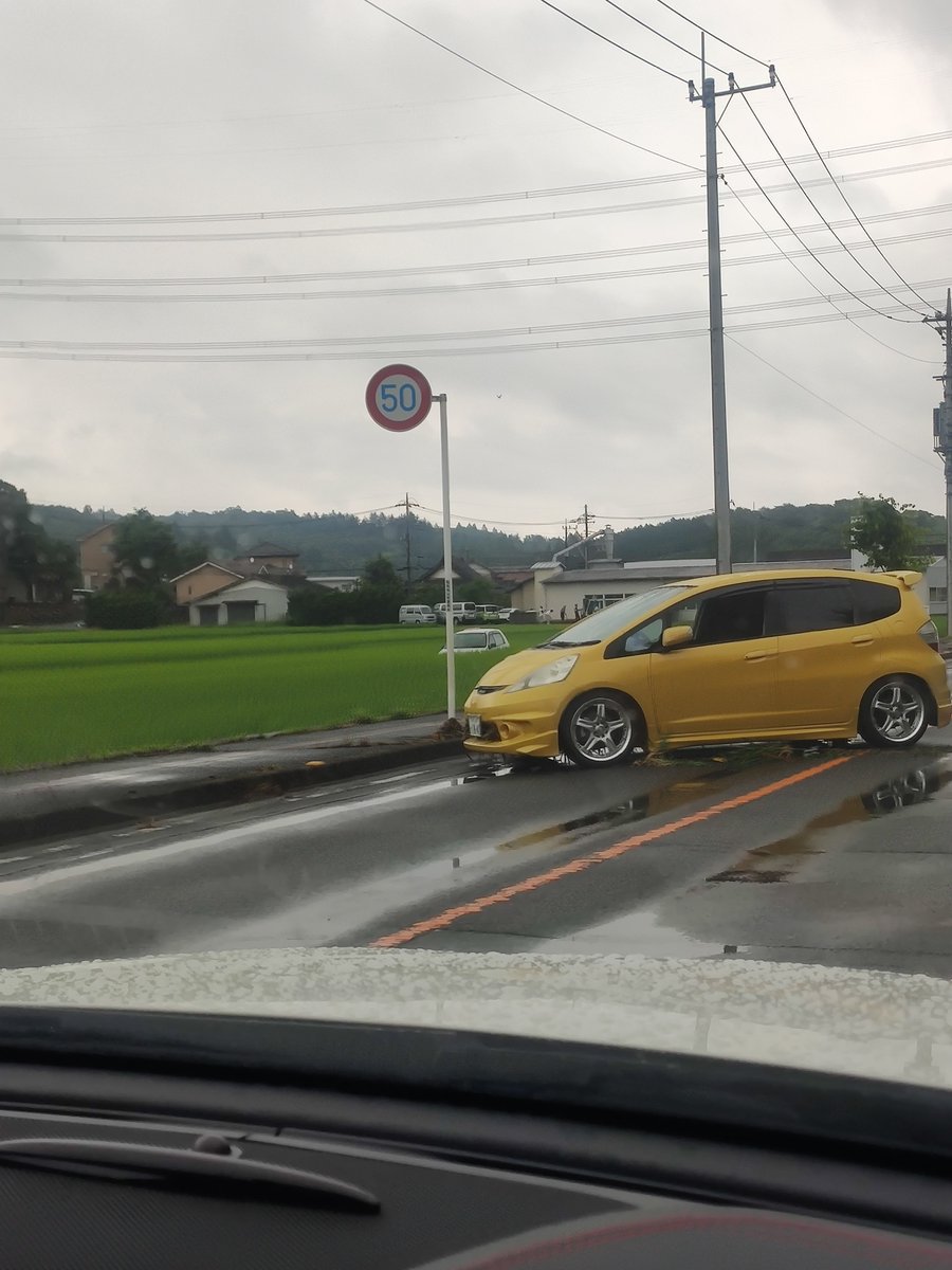 Takenoko_san's tweet photo. 北関東道の側道に放置車両多数💦

ヤバすぎだろwww https://t.co/pei5qELQdG