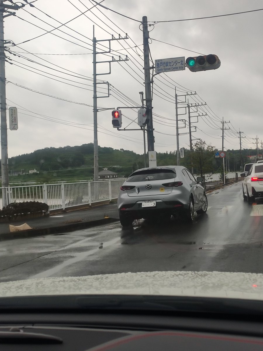 Takenoko_san's tweet photo. 北関東道の側道に放置車両多数💦

ヤバすぎだろwww https://t.co/pei5qELQdG