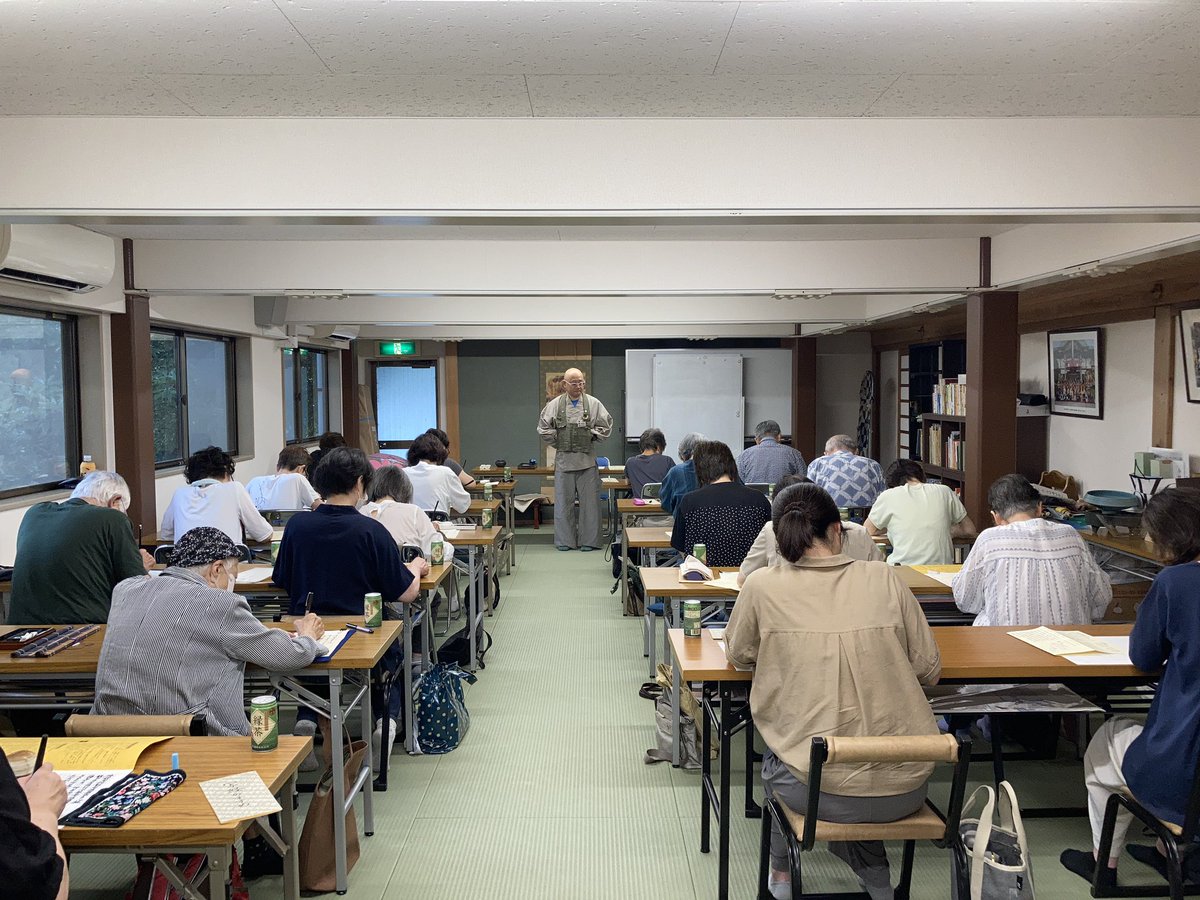 daitoooin's tweet photo. 本日写経会が開催されました、多くの方々熱心にお経に筆を進めていました。
#柏市　#大洞院　#写経会 https://t.co/YzTjYwpcfJ