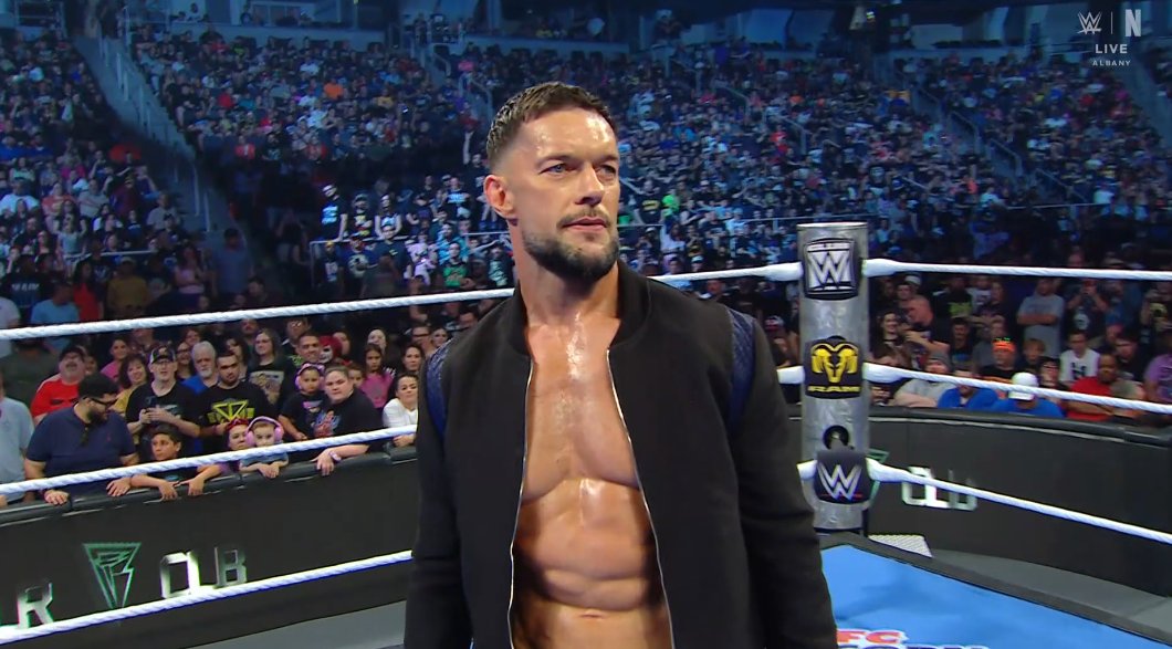 ADPSHOWOFICIAL's tweet photo. 🚨 ¡Se viene la primera lucha de la noche!
Tras derrotar la semana pasada a #TamaTonga, ahora #FinnBalor tendrá un nuevo reto cuando se enfrente a #TallaTonga en un mano a mano.
¿Podrá Balor mantener el impulso o Talla Tonga cobrará revancha por su familia?
#smackdown #adpshow #summerslam