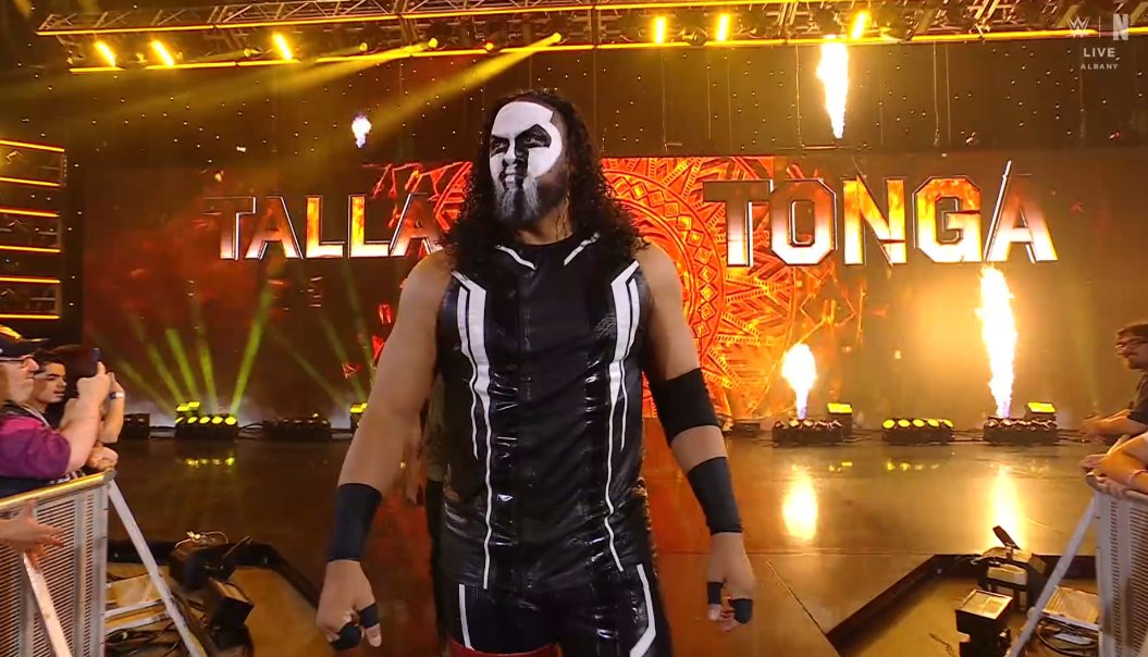 ADPSHOWOFICIAL's tweet photo. 🚨 ¡Se viene la primera lucha de la noche!
Tras derrotar la semana pasada a #TamaTonga, ahora #FinnBalor tendrá un nuevo reto cuando se enfrente a #TallaTonga en un mano a mano.
¿Podrá Balor mantener el impulso o Talla Tonga cobrará revancha por su familia?
#smackdown #adpshow #summerslam