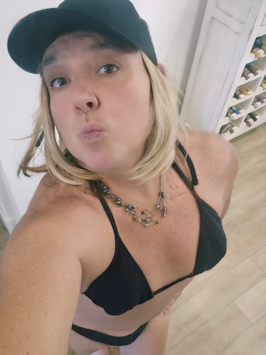 VannWhite_CD's tweet photo. FriYay! Have s beautiful sunny weekend.
#Trans #Transgirl #Estrogen #hormones #hrt #bornthisway https://t.co/uyaQropVb9