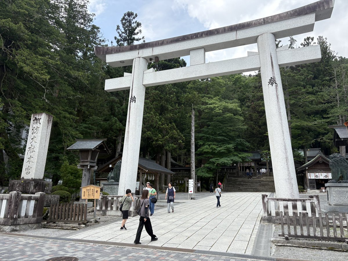 hanzo5569's tweet photo. 今日は家族旅行で長野へ
まずは諏訪大社 https://t.co/wSrsBcb9Cw