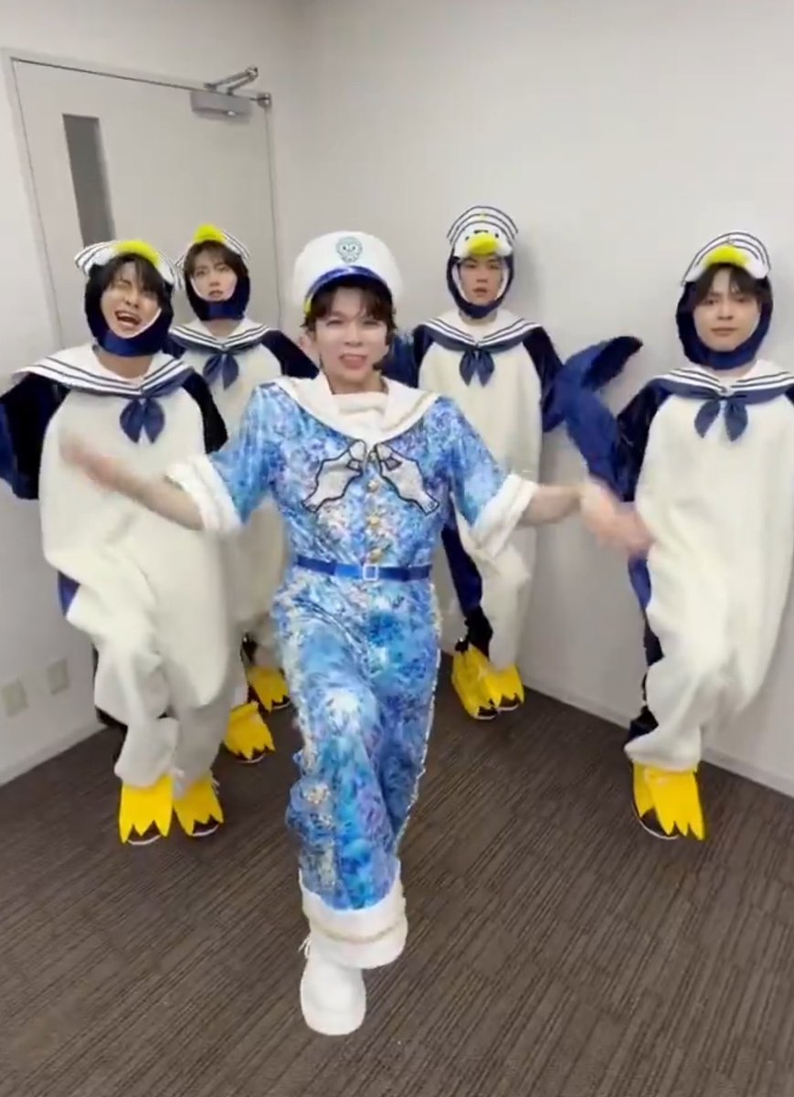 Maromochi8's tweet photo. 初お披露目だしYou!Joy!でいっぱいになる予定だったのに、
頭の中ー、埋め尽くすー、
ペンギンが海馬をジャックする… https://t.co/H6jmfE6h7A