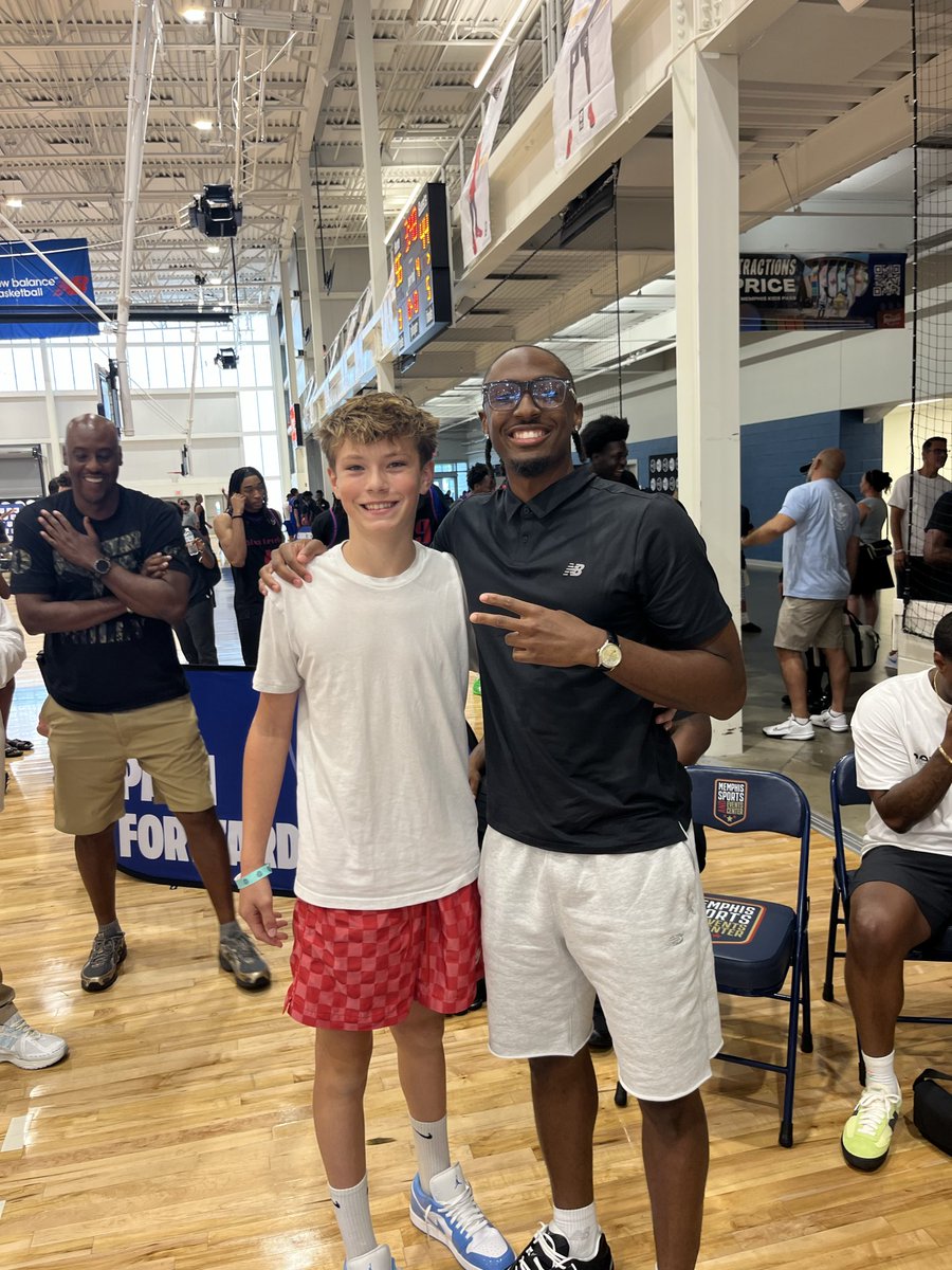 PaxtonMcCarthy2's tweet photo. Thanks @TyreseMaxey for the pic today! @p32league @newbalance @memphissec https://t.co/58sXzMNDKV