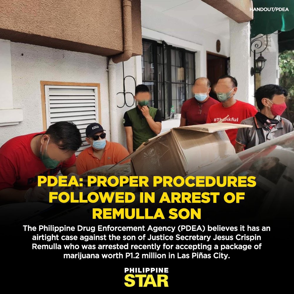dailynetizen24's tweet photo. BAKIT DAW HINDI NAKA-BLUR? 🤔

Napansin ng maraming netizens ang mugshot na ito ng The Philippine Star. Ang tanong nila: bakit malinaw ang mukha, samantalang sa karamihan ng mga kahalintulad na kaso ay naka-blur ang mga mugshot?

Matagal nang nakasanayan ng publiko na ang mga mugshot na ipo-post ng mga news organizations ay kadalasang naka-blur, lalo na kung ang taong sangkot ay suspect pa lamang at wala pang pinal na hatol.

Marami rin ang nagkumpara rito sa mga naunang posts ng The Philippine Star, kung saan naka-blur ang mga mukha ng mga pinaghihinalaang drug personalities. Maging ang mga mugshot ng ilang naarestong personalidad at pulitiko noon, gaya nina Jinggoy Estrada at Rodante Marcoleta, ay naka-blur din.

Kaya ngayon, maraming netizens ang nagtatanong: May nagbago ba sa editorial policy, o isa ba itong exception?

Ito ang caption ng The Philippine Star sa naturang post:

"Criminal complaints have been filed against a businessman, said to be an organizer of s*x orgies among his clients, who was arrested in Pasig for allegedly selling the party drug ****asy, police said on Friday."

Ano sa tingin ninyo? Dapat bang pare-pareho ang pagtrato ng media sa paglalathala ng mga mugshot, o may mga sitwasyong puwedeng gawing exception?